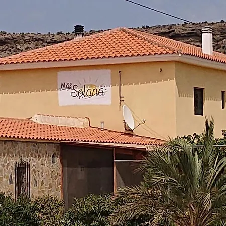 Mas Solana לינה וארוחת בוקר