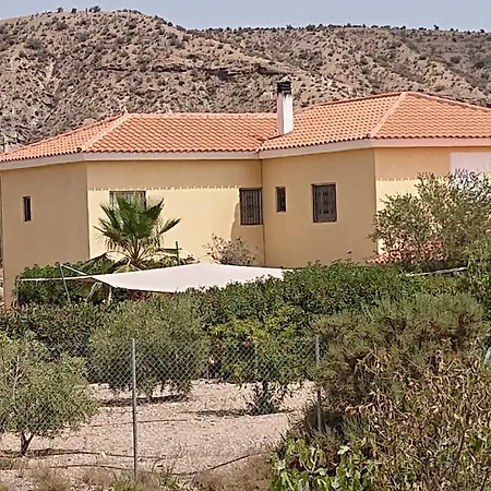 לינה וארוחת בוקר Mas Solana *