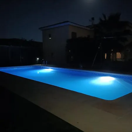Mas Solana לינה וארוחת בוקר